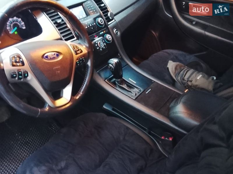 Седан Ford Taurus 2012 в Білогородці