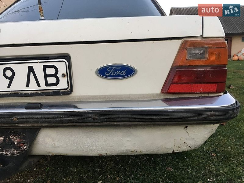 Седан Ford Taurus 1986 в Рава-Руській