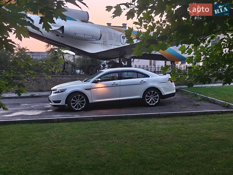Седан Ford Taurus 2016 в Києві