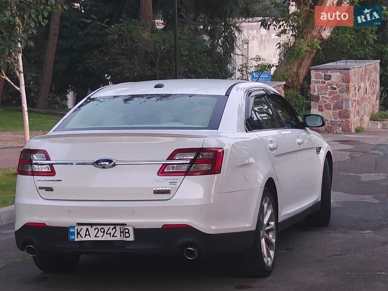 Седан Ford Taurus 2016 в Києві