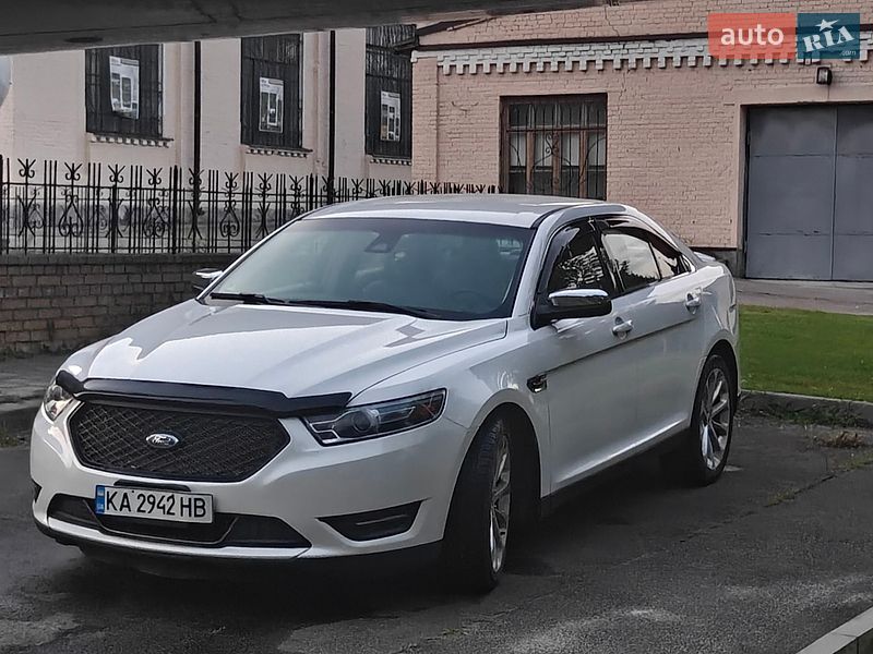 Седан Ford Taurus 2016 в Києві