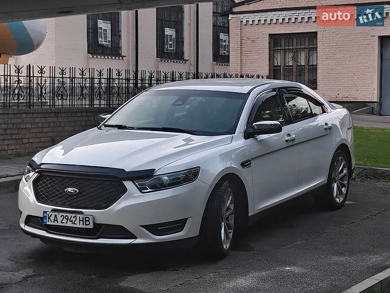Седан Ford Taurus 2016 в Києві