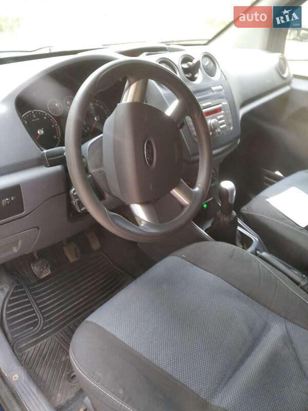 Минивэн Ford Tourneo Connect 2010 в Черновцах