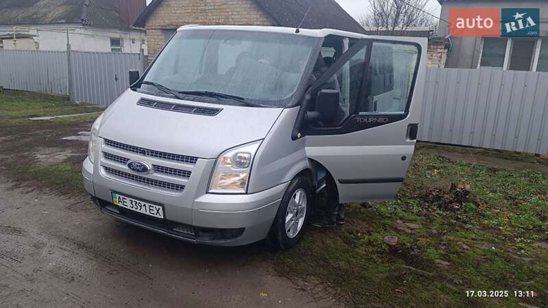 Минивэн Ford Tourneo Connect 2013 в Синельниково
