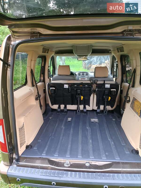 Минивэн Ford Tourneo Connect 2012 в Сторожинце