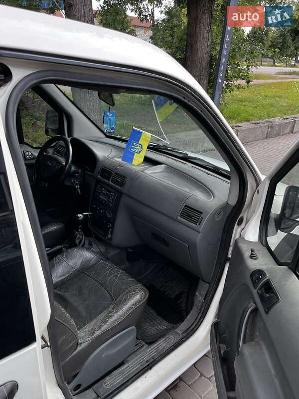 Минивэн Ford Tourneo Connect 2003 в Коростене