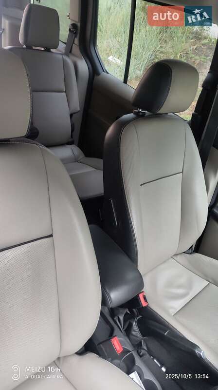 Минивэн Ford Tourneo Connect 2016 в Вишневом фото 4 Минивэн Ford Tourneo Connect 2016 в Вишневом