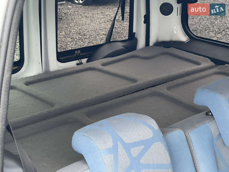 Мінівен Ford Tourneo Connect 2010 в Чернівцях фото 23 Мінівен Ford Tourneo Connect 2010 в Чернівцях