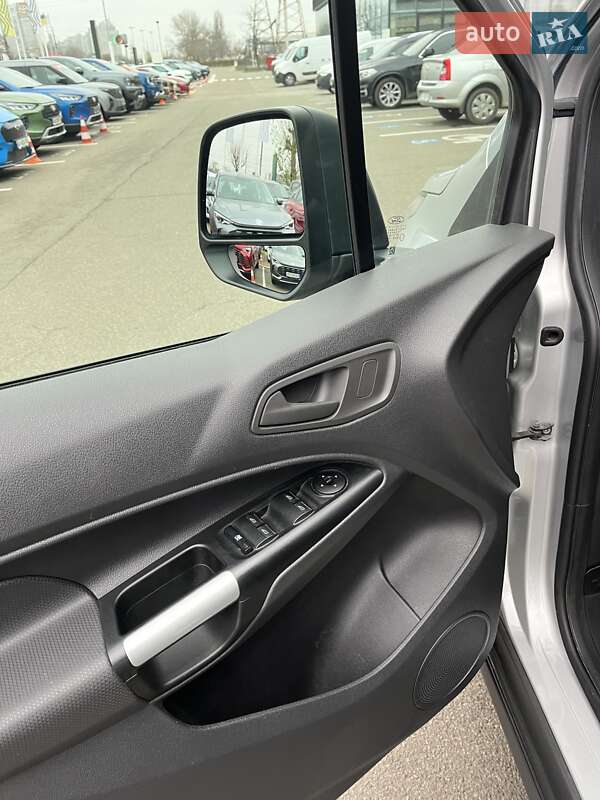 Минивэн Ford Tourneo Connect 2016 в Киеве фото 26 Минивэн Ford Tourneo Connect 2016 в Киеве