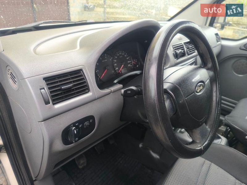 Минивэн Ford Tourneo Connect 2006 в Черновцах