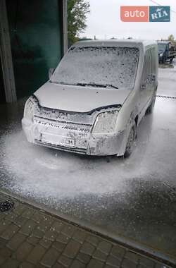 Вантажопасажирський фургон Ford Tourneo Custom 2003 в 