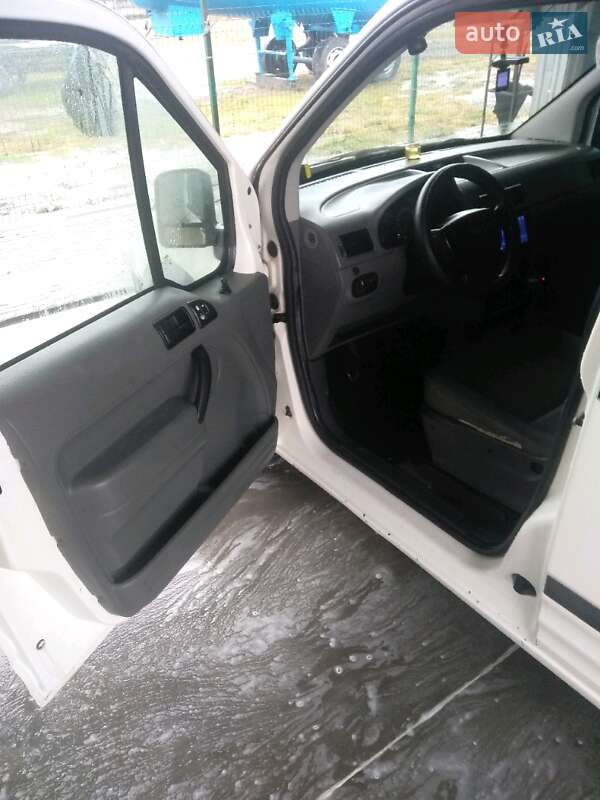 Вантажопасажирський фургон Ford Tourneo Custom 2003 в Чернівцях