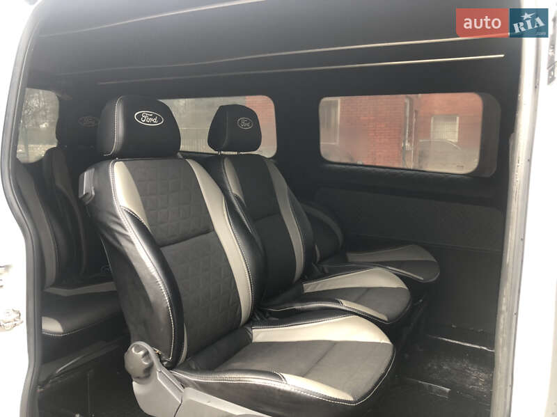 Мінівен Ford Tourneo Custom 2015 в Міжгір'ї