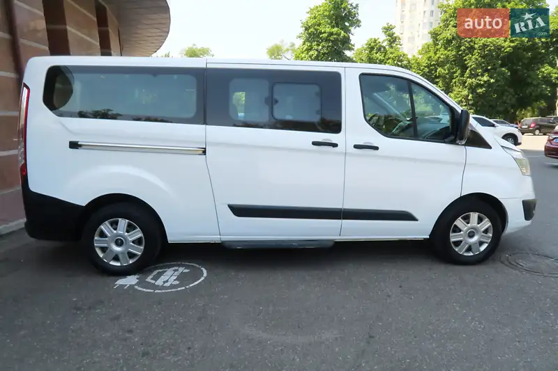 Минивэн Ford Tourneo Custom 2017 в 