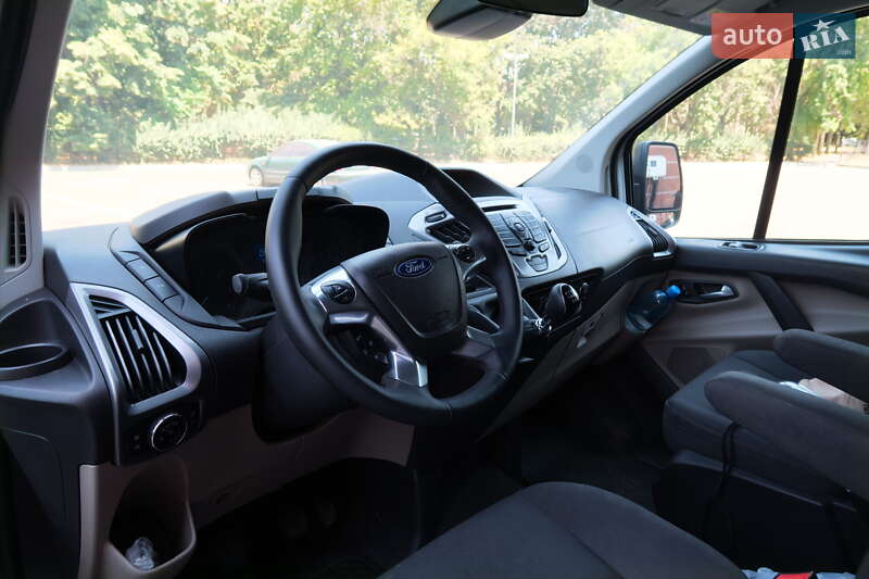 Минивэн Ford Tourneo Custom 2017 в Захарьевке