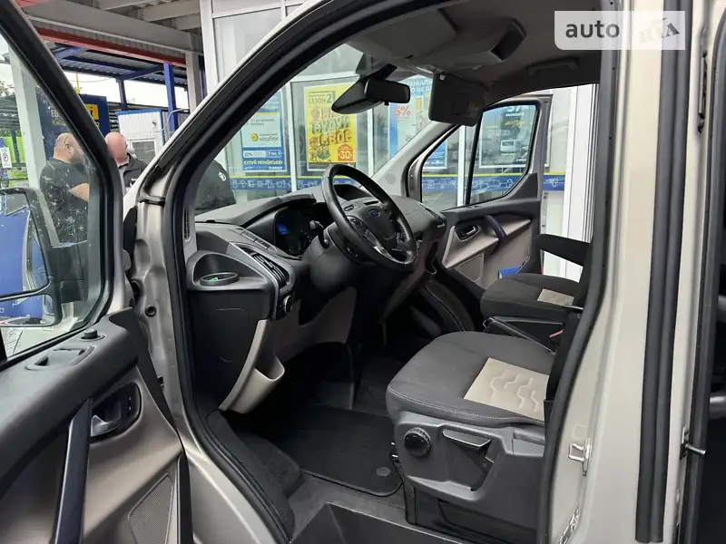 Минивэн Ford Tourneo Custom 2018 в 