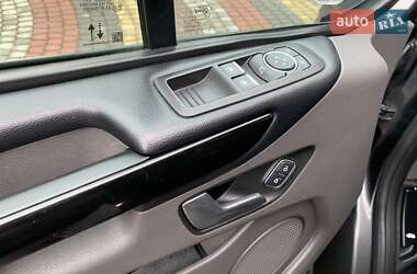 Минивэн Ford Tourneo Custom 2023 в 