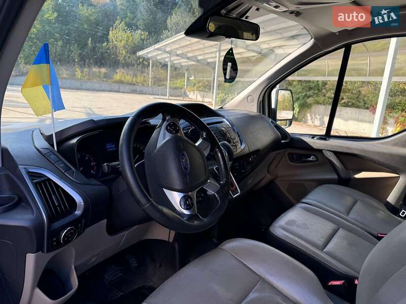 Минивэн Ford Tourneo Custom 2017 в Киеве