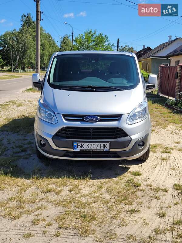 Минивэн Ford Tourneo Custom 2017 в 