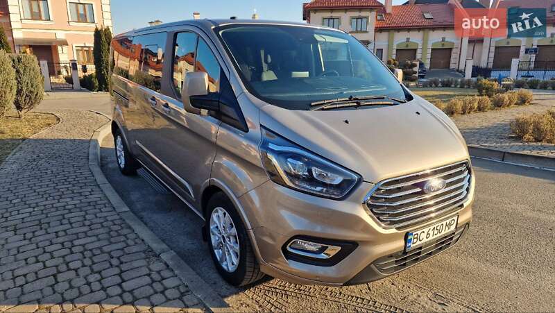 Минивэн Ford Tourneo Custom 2021 в 