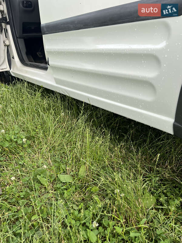 Мінівен Ford Transit Connect 2004 в Чернівцях