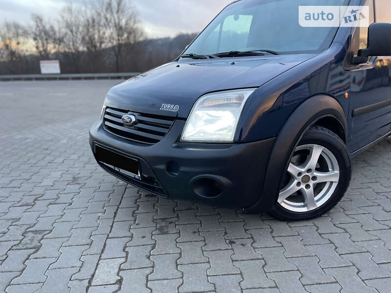 Вантажний фургон Ford Transit Connect 2011 в Чернівцях