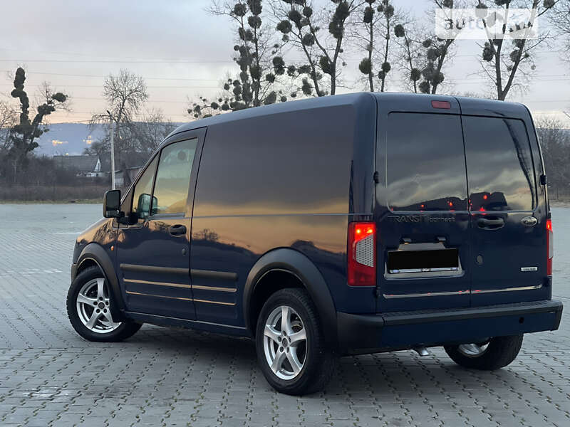 Вантажний фургон Ford Transit Connect 2011 в Чернівцях