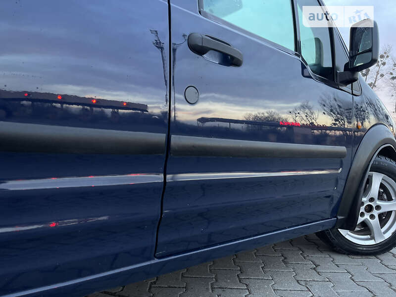 Вантажний фургон Ford Transit Connect 2011 в Чернівцях