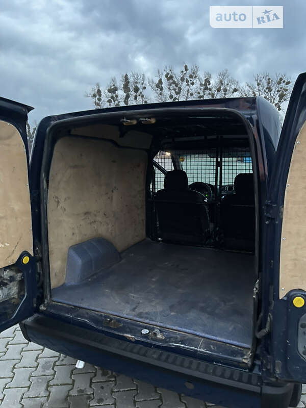 Вантажний фургон Ford Transit Connect 2011 в Чернівцях