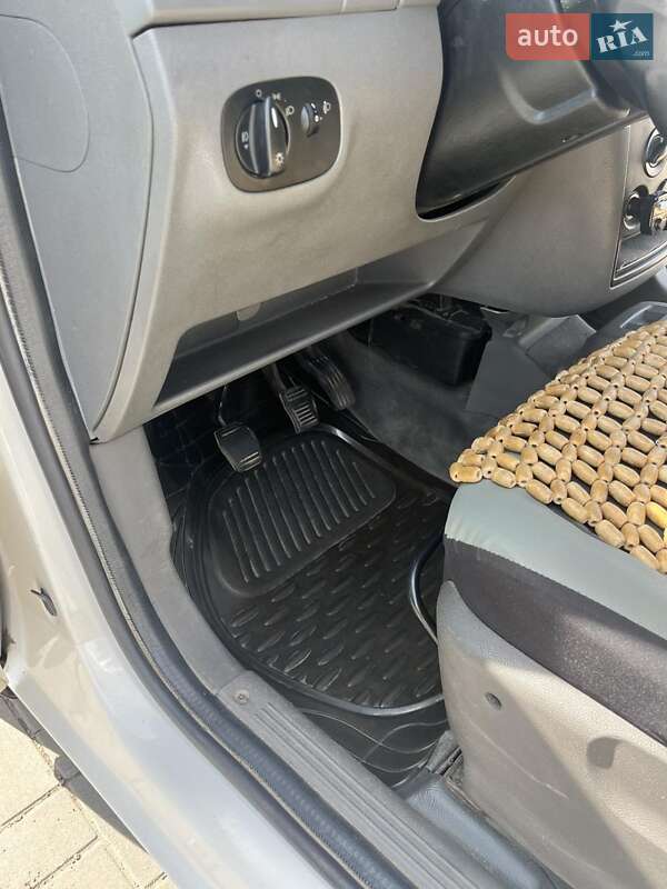 Мінівен Ford Transit Connect 2005 в Житомирі