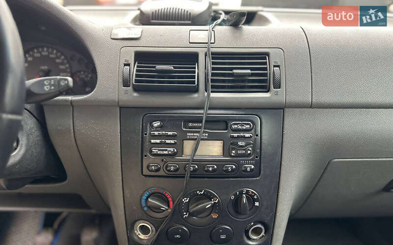 Мінівен Ford Transit Connect 2003 в Чернівцях