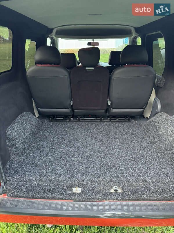 Мінівен Ford Transit Connect 2011 в Буштино