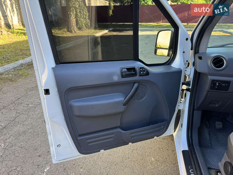Вантажний фургон Ford Transit Connect 2009 в Кореці