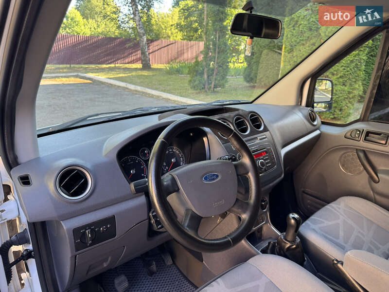 Вантажний фургон Ford Transit Connect 2009 в Кореці