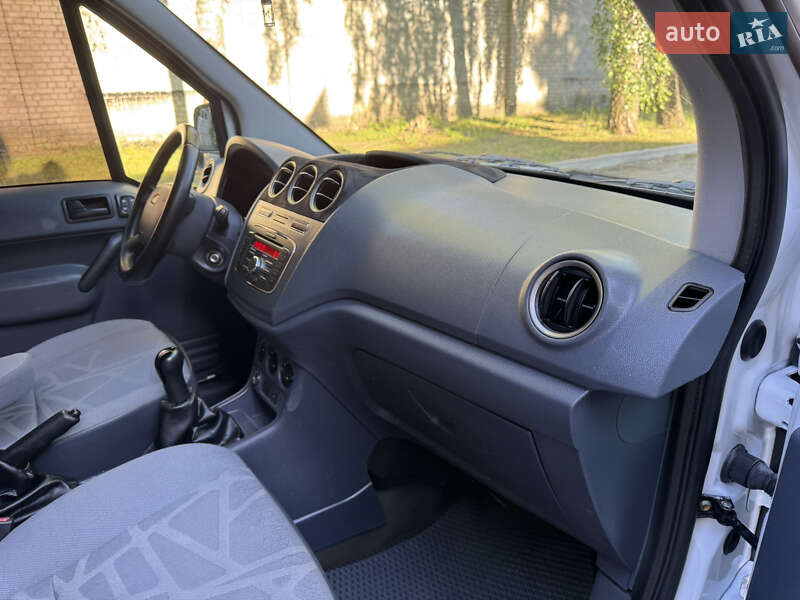 Вантажний фургон Ford Transit Connect 2009 в Кореці