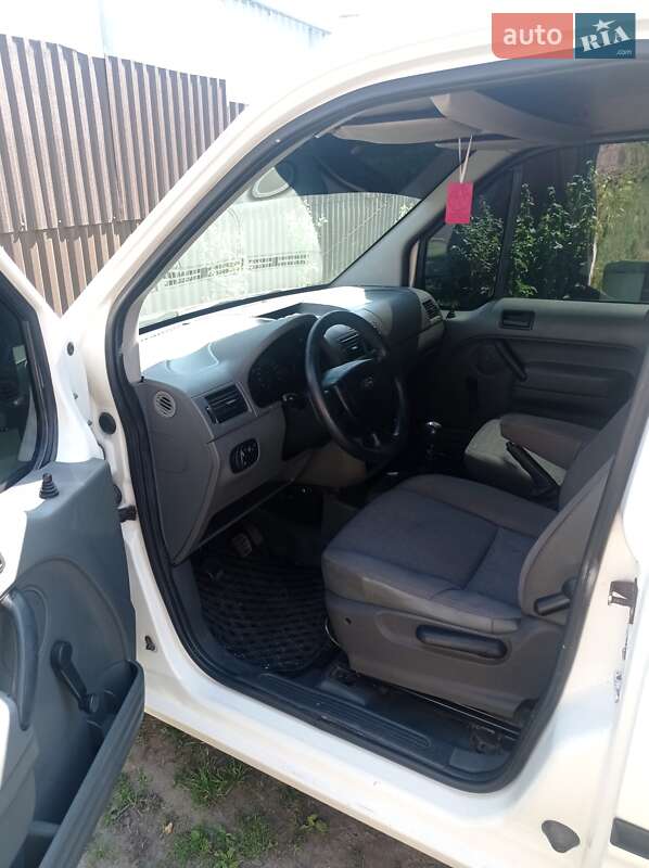 Грузовой фургон Ford Transit Connect 2003 в Козове