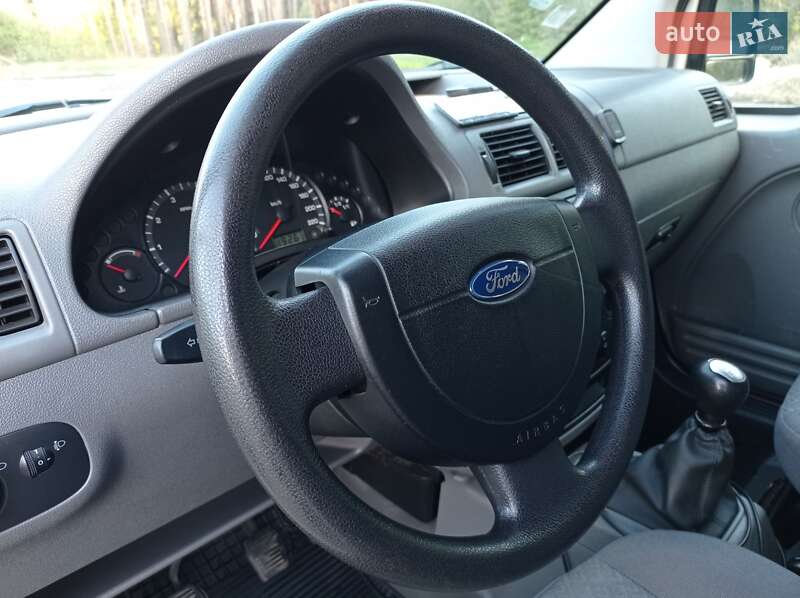 Вантажний фургон Ford Transit Connect 2002 в Ковелі