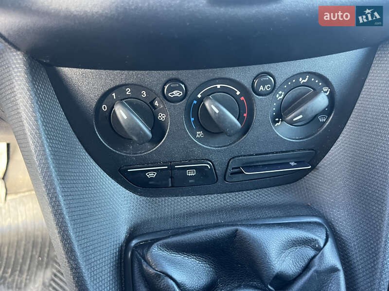 Вантажний фургон Ford Transit Connect 2014 в Львові