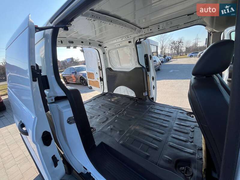 Вантажний фургон Ford Transit Connect 2016 в Львові