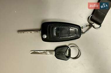 Грузовой фургон Ford Transit Connect 2013 в Львове