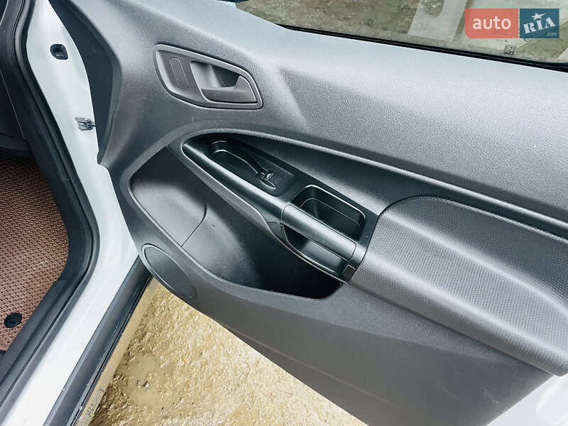 Грузовой фургон Ford Transit Connect 2016 в Черновцах