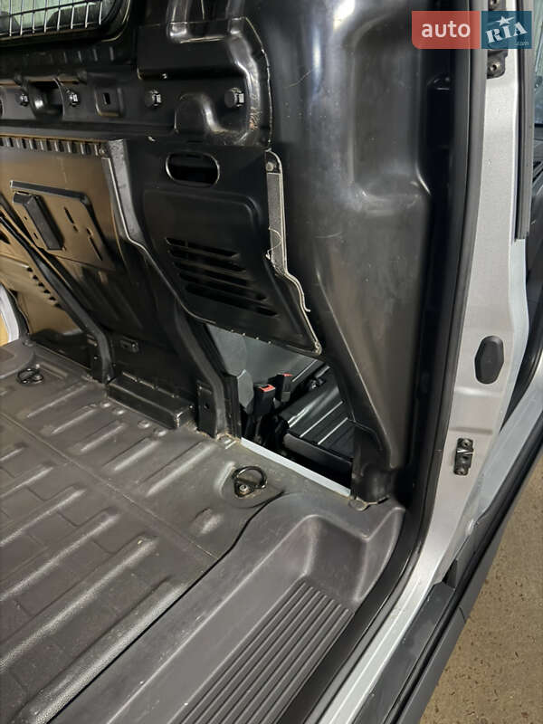 Грузовой фургон Ford Transit Connect 2016 в Житомире