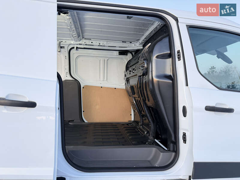 Вантажний фургон Ford Transit Connect 2018 в Радивиліві