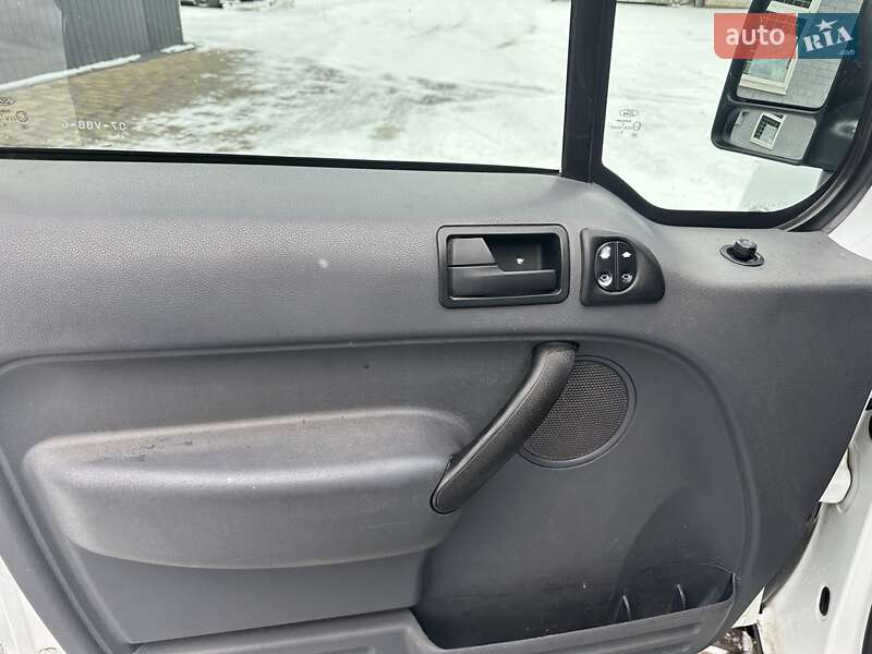 Грузовой фургон Ford Transit Connect 2006 в Александрие
