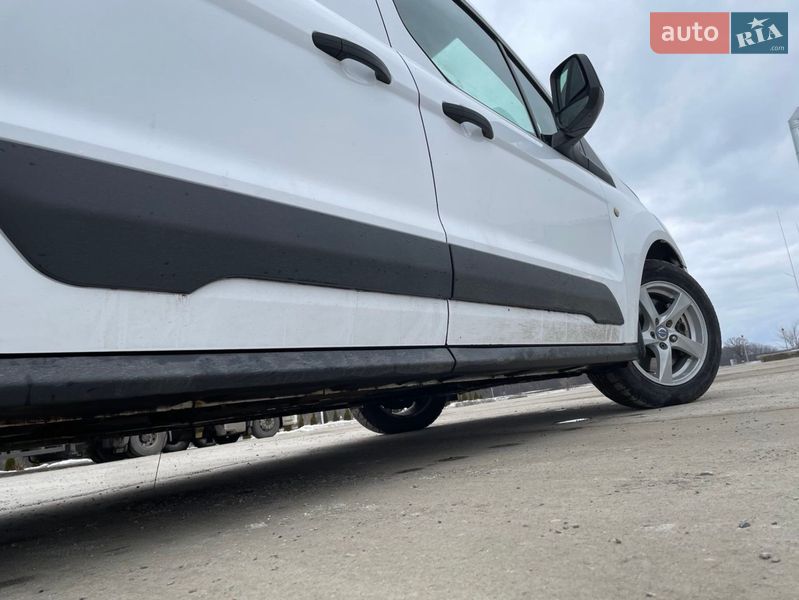 Вантажний фургон Ford Transit Connect 2015 в Монастирищеві