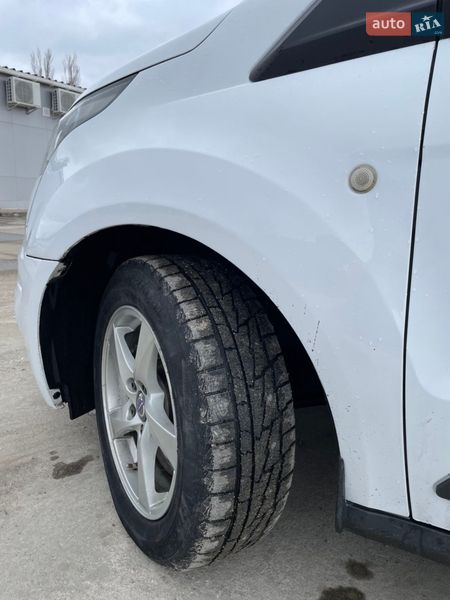 Вантажний фургон Ford Transit Connect 2015 в Монастирищеві