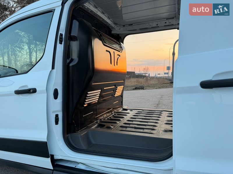 Вантажний фургон Ford Transit Connect 2022 в Радивиліві
