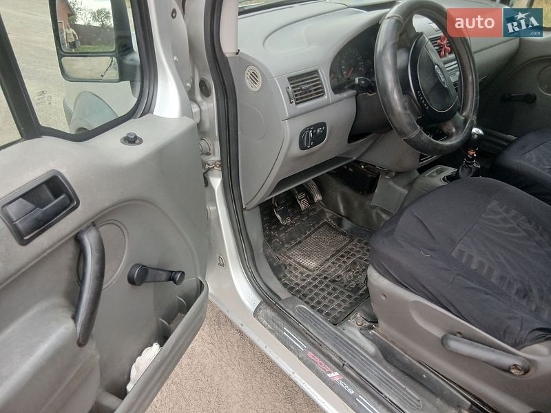 Вантажний фургон Ford Transit Connect 2003 в Клесовому