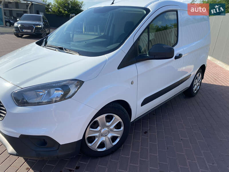 Вантажний фургон Ford Transit Courier 2020 в Сарнах