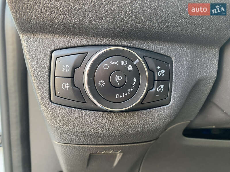 Вантажний фургон Ford Transit Courier 2020 в Сарнах